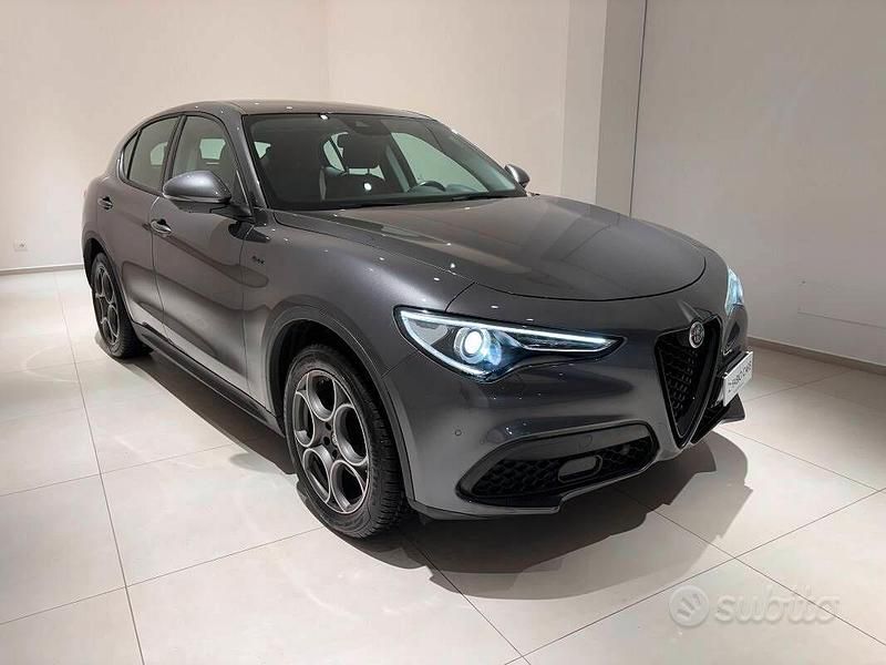 Usata Alfa Romeo Stelvio Sprint 190 CV (139 kW) 2021 Grigio SUV