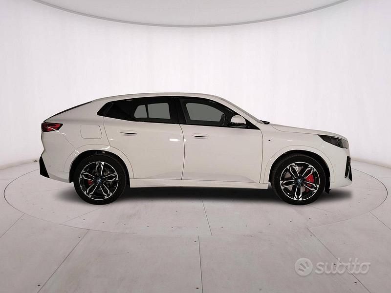 Gebraucht BMW iX2 M Sport 150 kW (204 PS) 2025 Weiß SUV
