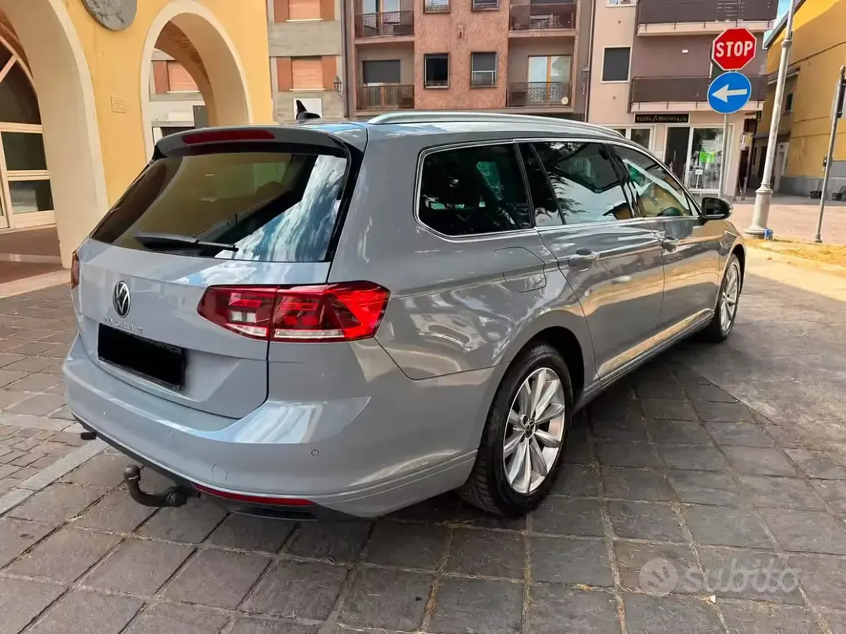 Usata VW Passat 150 CV (110 kW) 2022 Grigio Station wagon