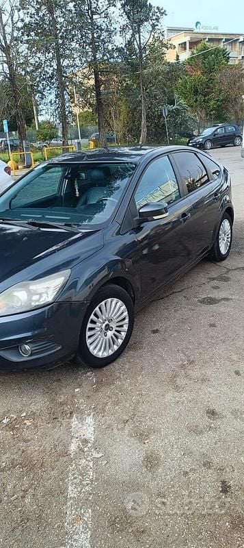 Usata Ford Focus 100 CV (73 kW) 2009 Grigio Berlina