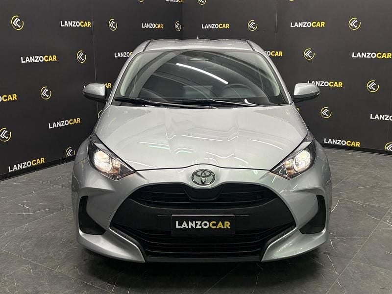 Usata Toyota Yaris Hybrid Active 116 CV (85 kW) 2025 Grigio Berlina
