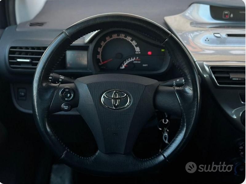 Usata Toyota iQ 67 CV (49 kW) 2009 Bianco Utilitaria