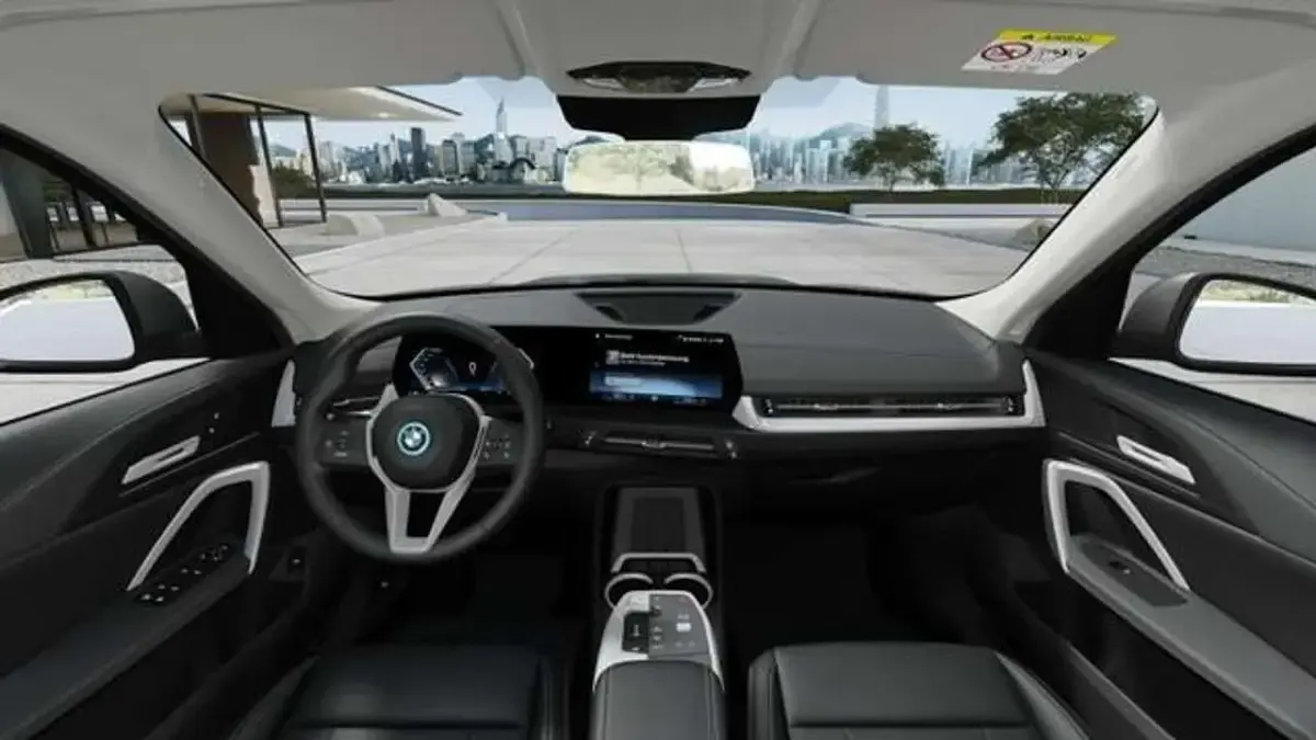 Nuova BMW iX1 150 kW (204 CV) 2026 Space silver metallizzato SUV