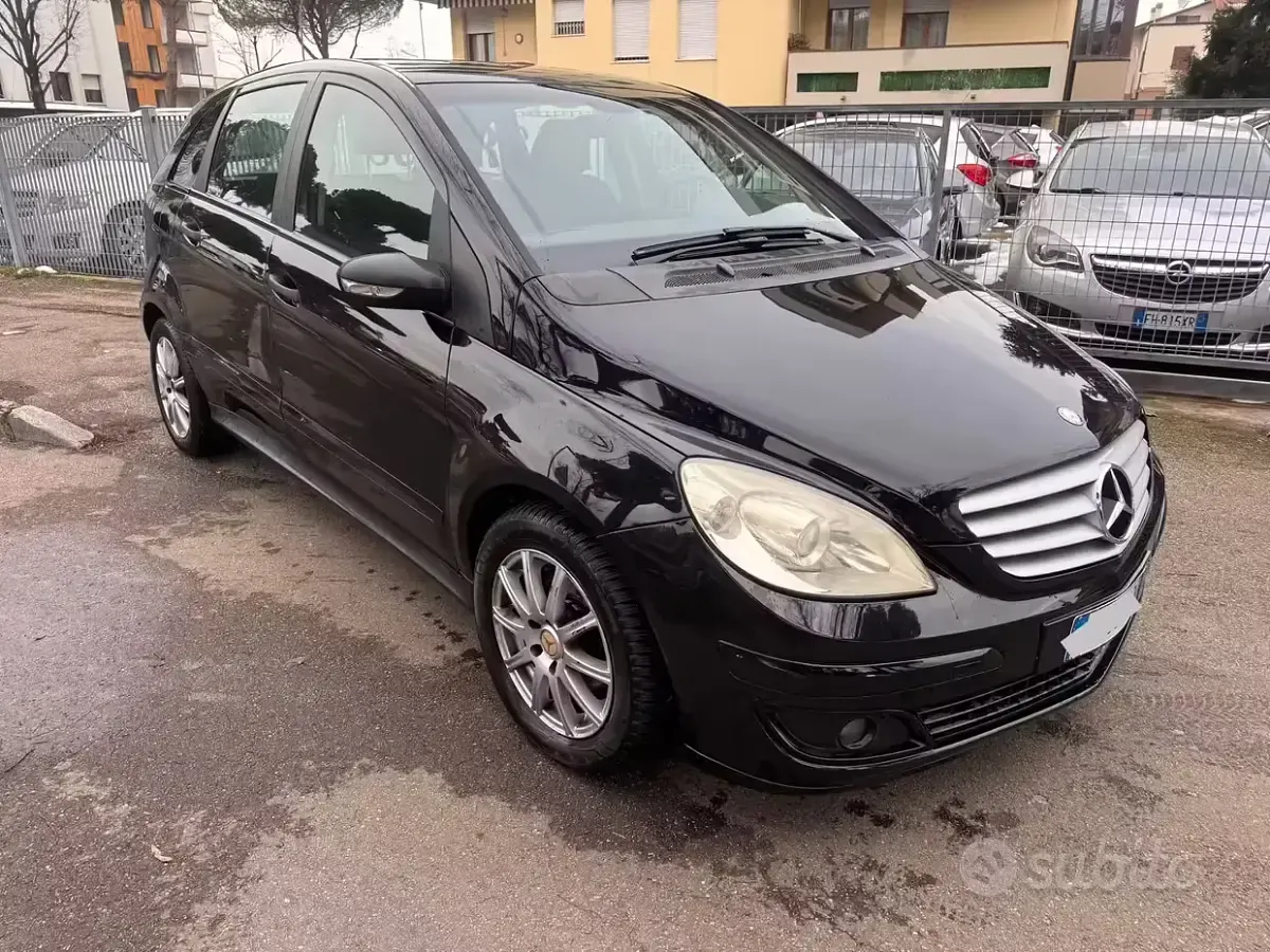 Usata Mercedes B180 109 CV (80 kW) 2006 Nero Monovolume