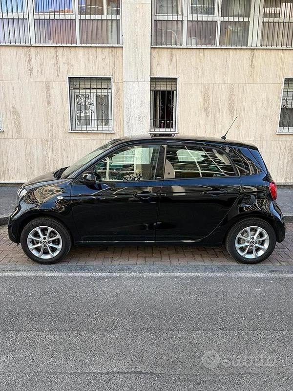Begagnad Smart ForFour Passion 71 HK (52 kW) 2016 Svart Halvkombi
