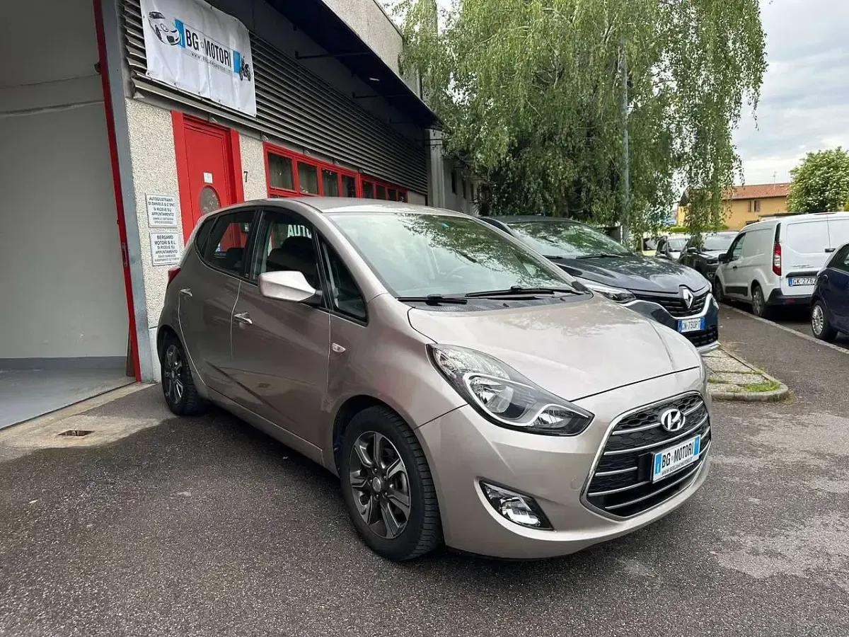 Usata Hyundai ix20 Comfort 118 CV (86 kW) 2019 Grigio Utilitaria