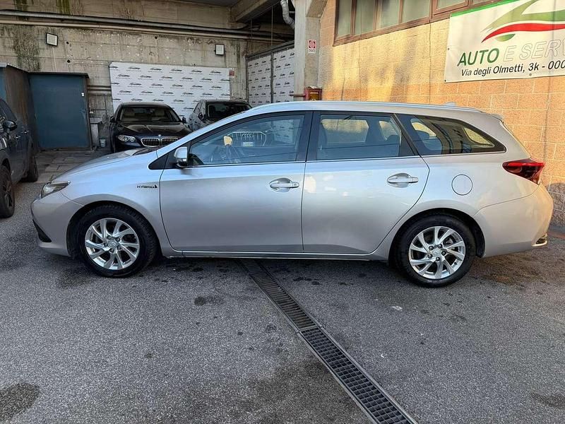 Usata Toyota Auris Touring Sports Active 99 CV (72 kW) 2017 Grigio Station wagon