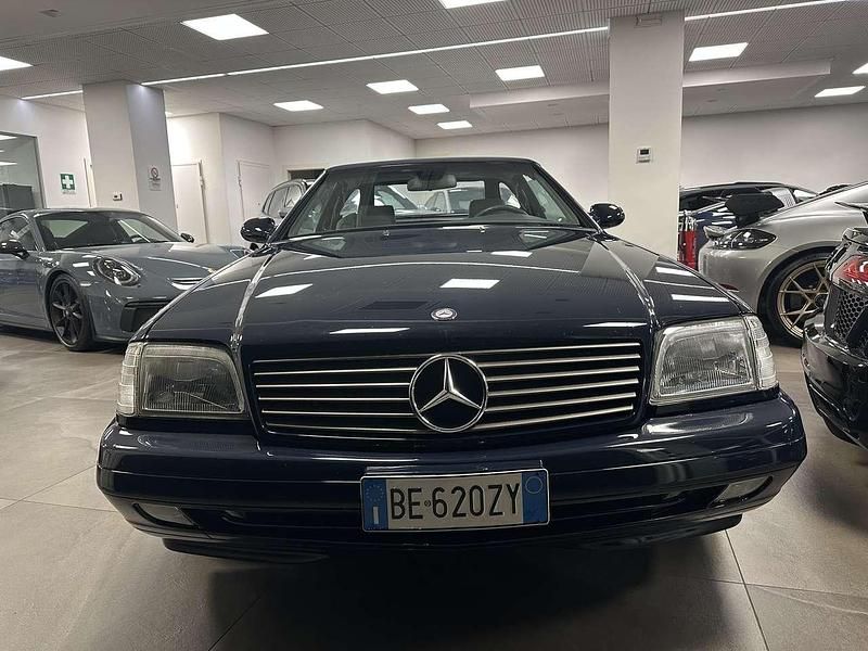 Usata Mercedes SL320 224 CV (164 kW) 1999 Blu notte met. Cabrio
