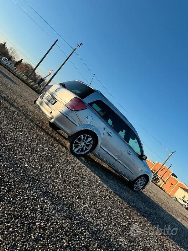 Usata Opel Astra Edition 101 CV (74 kW) 2008 Grigio Station wagon