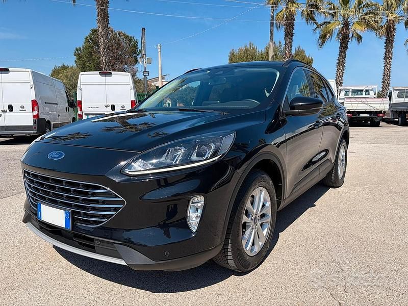 Usata Ford Kuga Titanium 120 CV (88 kW) 2022 Nero SUV