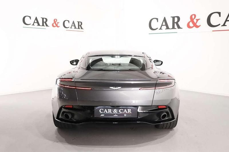 Usata Aston Martin DB11 608 CV (447 kW) 2018 Grigio Coupé