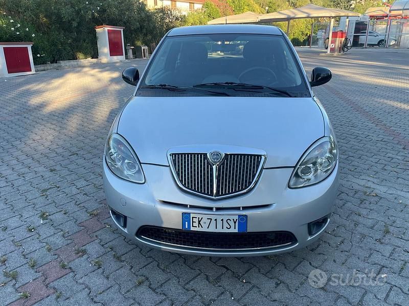 Usata Lancia Ypsilon 77 CV (56 kW) 2011 Grigio Utilitaria