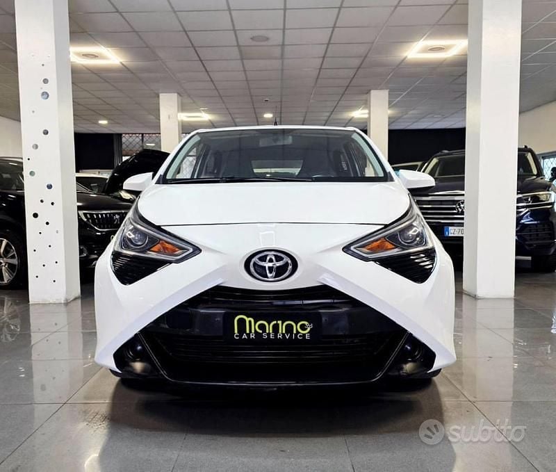 Usata Toyota Aygo X-play 72 CV (52 kW) 2021 Bianco Utilitaria