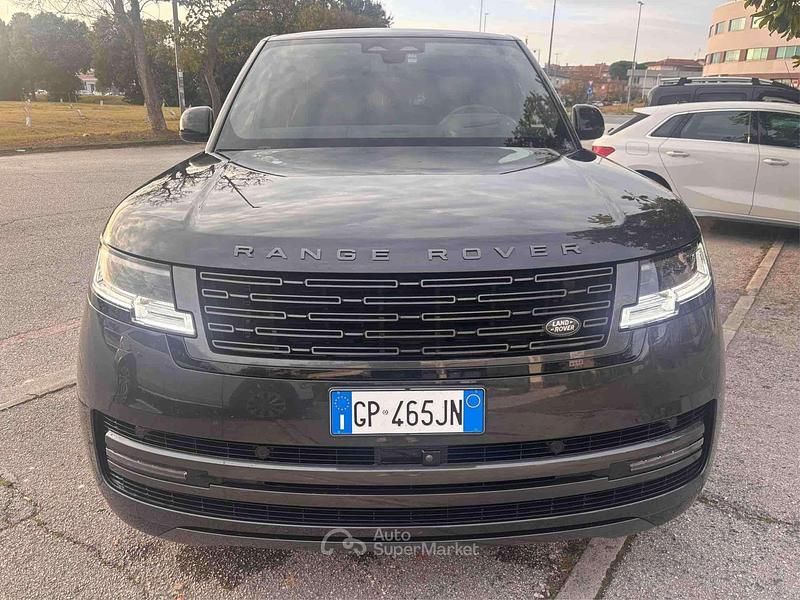 Usata Land Rover Range Rover HSE 249 CV (183 kW) 2023 Carpathian grey SUV