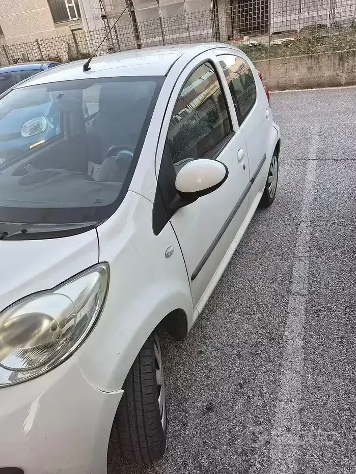 Usata Peugeot 107 68 CV (50 kW) 2008 Bianco Utilitaria