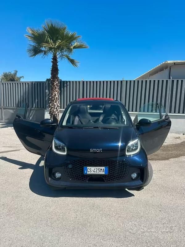 Usata Smart ForTwo Electric Drive 60 kW (82 CV) 2023 Blu Cabrio