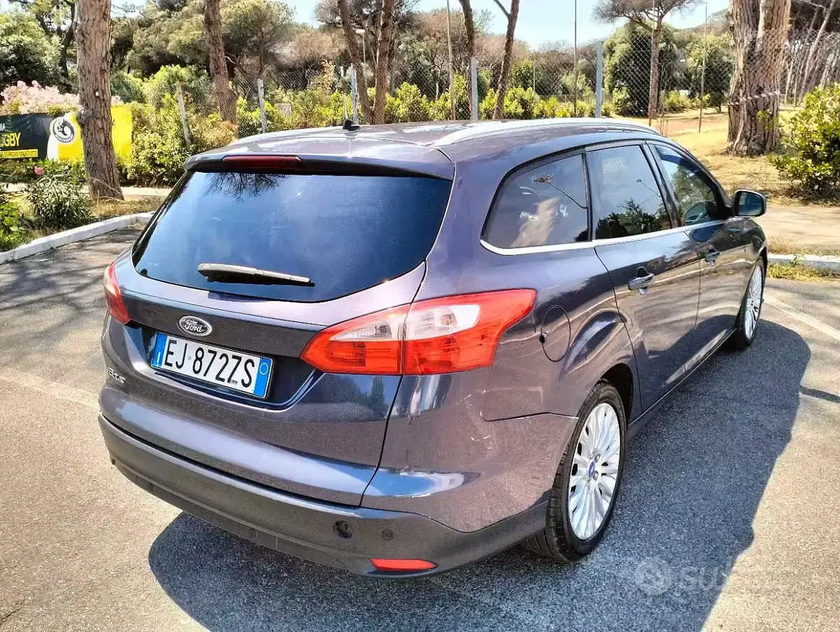 Usata Ford Focus Titanium 115 CV (84 kW) 2011 Grigio Station wagon