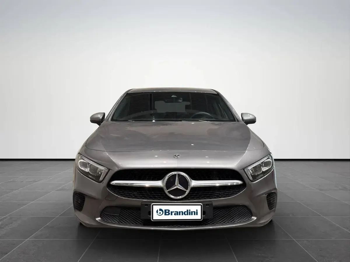 Usata Mercedes A200 163 CV (119 kW) 2019 Grigio scuro Berlina