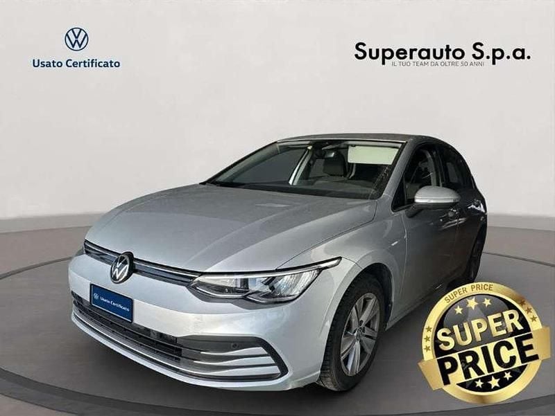 Usata VW Golf VIII Life 131 CV (96 kW) 2022 Grigio Utilitaria