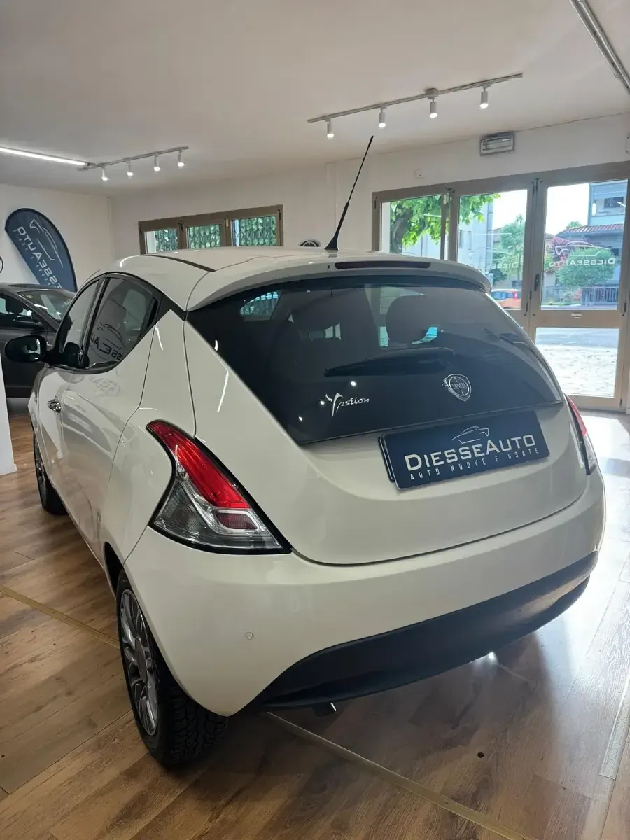 Usata Lancia Ypsilon S 95 CV (69 kW) 2011 Bianco Utilitaria