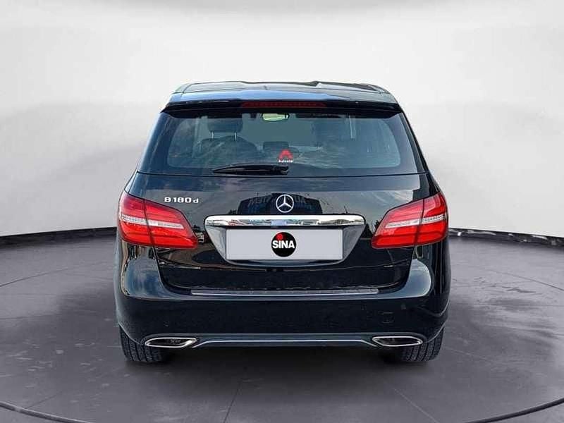 Usata Mercedes B180 109 CV (80 kW) 2018 Nero Monovolume