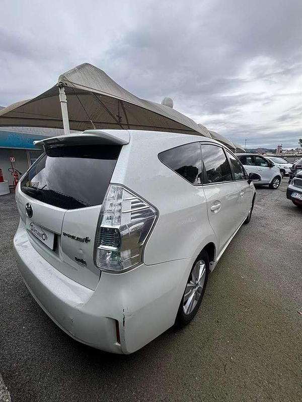 Usata Toyota Prius Lounge 99 CV (72 kW) 2013 Bianco Monovolume
