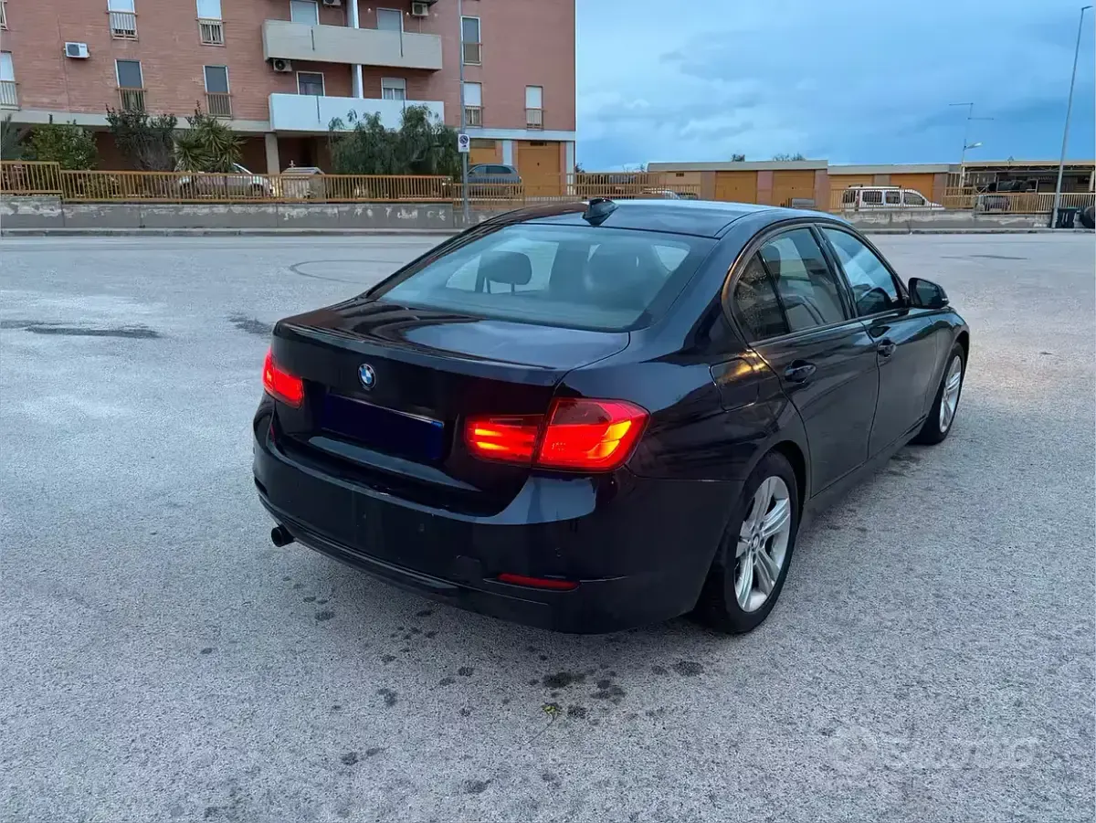 Usata BMW 316 Sport Line 116 CV (85 kW) 2012 Blu Berlina