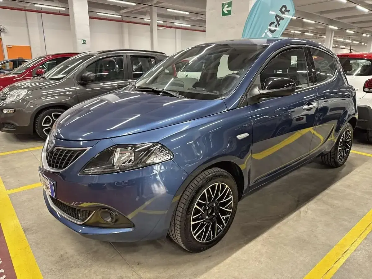 Usata Lancia Ypsilon 69 CV (50 kW) 2024 Blu/azzurro Utilitaria