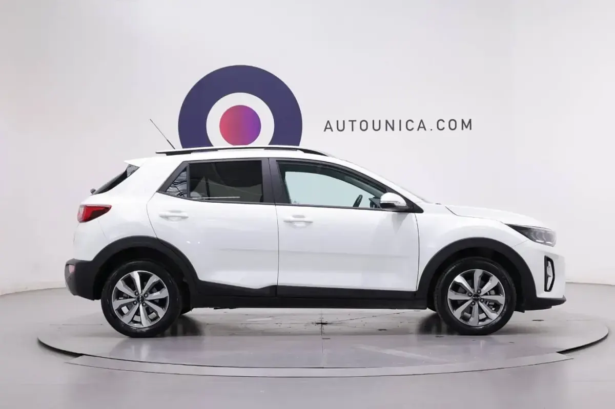 Usata Kia Stonic Style 84 CV (61 kW) 2024 Bianco SUV