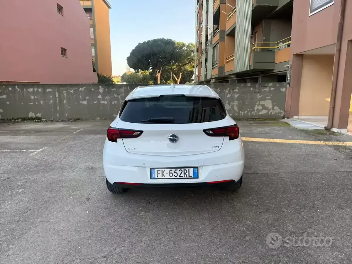 Usata Opel Astra 110 CV (80 kW) 2017 Bianco Berlina