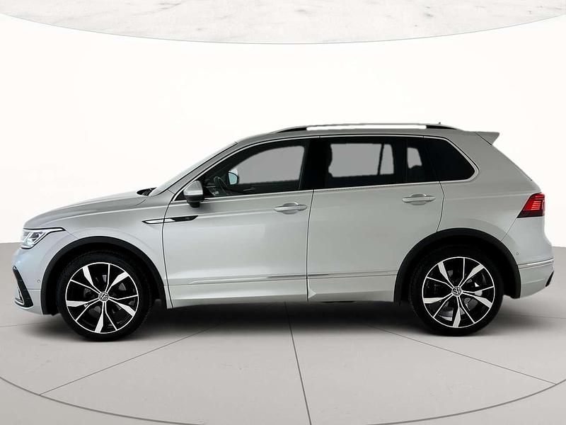 Usata VW Tiguan R-line 150 CV (110 kW) 2023 Reflex silver metallizzato SUV