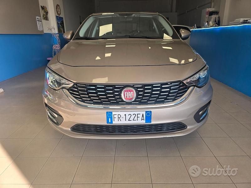Usata Fiat Tipo Lounge 120 CV (88 kW) 2018 Grigio Berlina