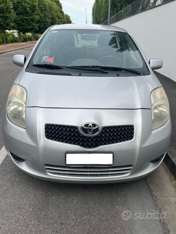 Usata Toyota Yaris 65 CV (47 kW) 2007 Grigio Utilitaria