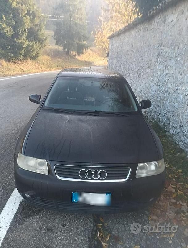 Blu Usata 2003 Audi A3 Ambiente Tre volumi | 1300 € (Buon prezzo) - Immagine 1/4