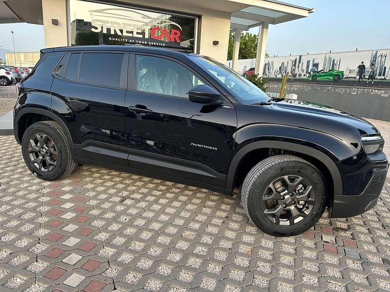 Nuova Jeep Avenger Longitude 101 CV (74 kW) 2025 Nero SUV