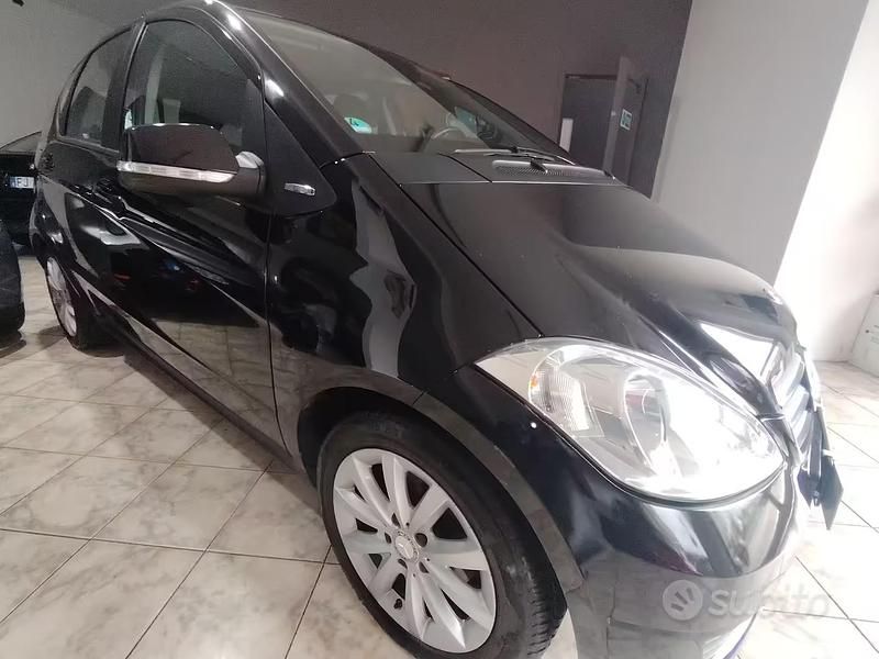 Gebraucht Mercedes A160 82 PS (60 kW) 2011 Schwarz Limousine
