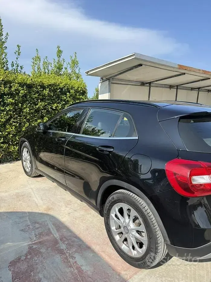 Usata Mercedes GLA200 136 CV (100 kW) 2014 Nero SUV
