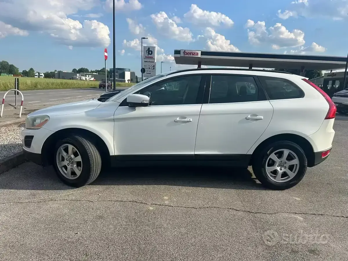 Usata Volvo XC60 163 CV (119 kW) 2011 Bianco SUV