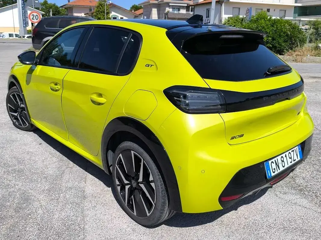 Usata Peugeot 208 GT 101 CV (74 kW) 2024 Giallo Utilitaria