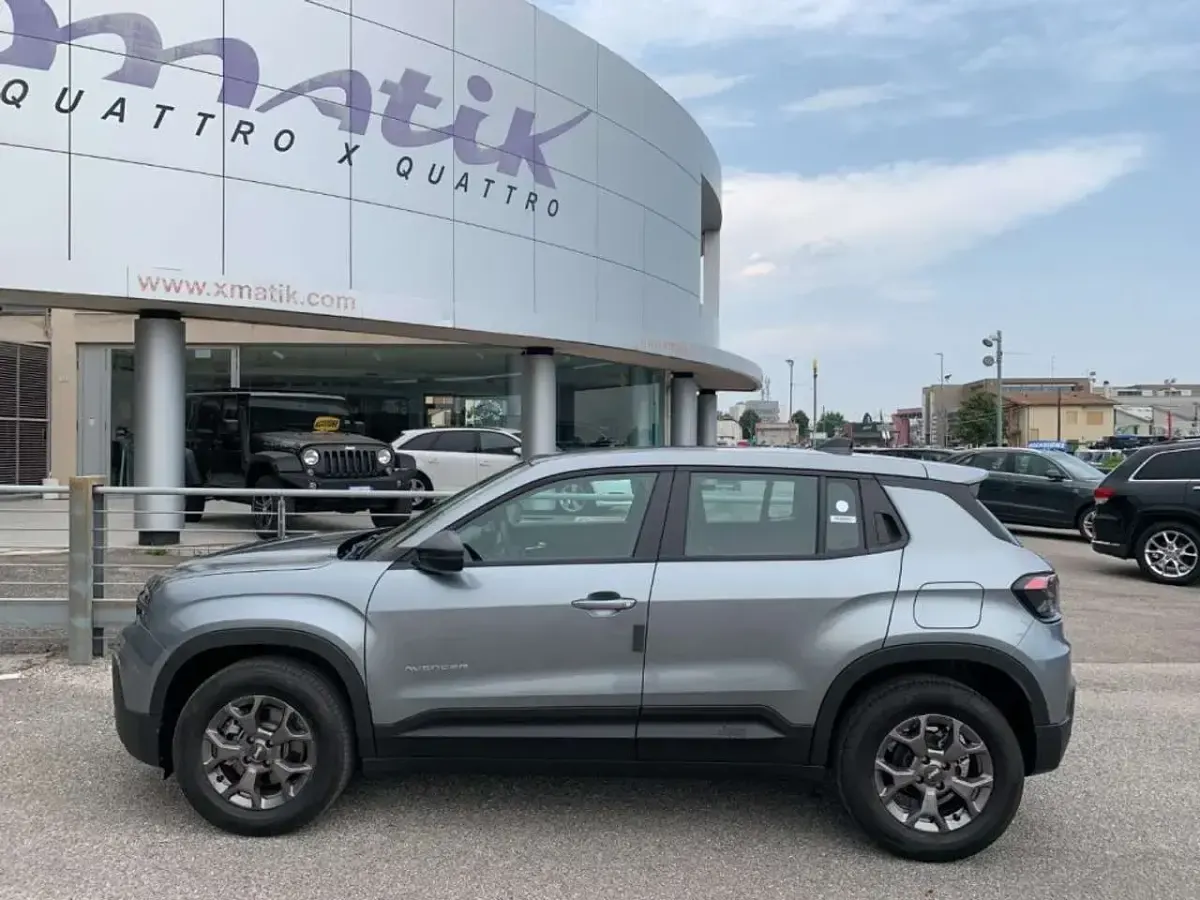 Usata Jeep Avenger Longitude 101 CV (74 kW) 2024 Grigio SUV