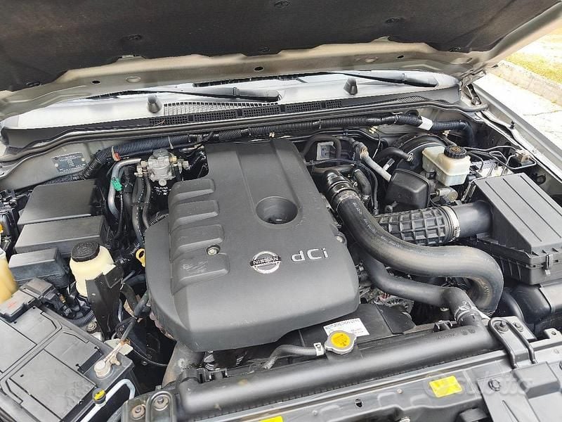 Second-hand Nissan Navara 171 CP (125 kW) 2006 Gri Pickup