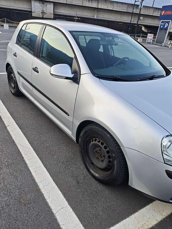 Usata VW Golf IV Trendline 105 CV (77 kW) 2004 Berlina