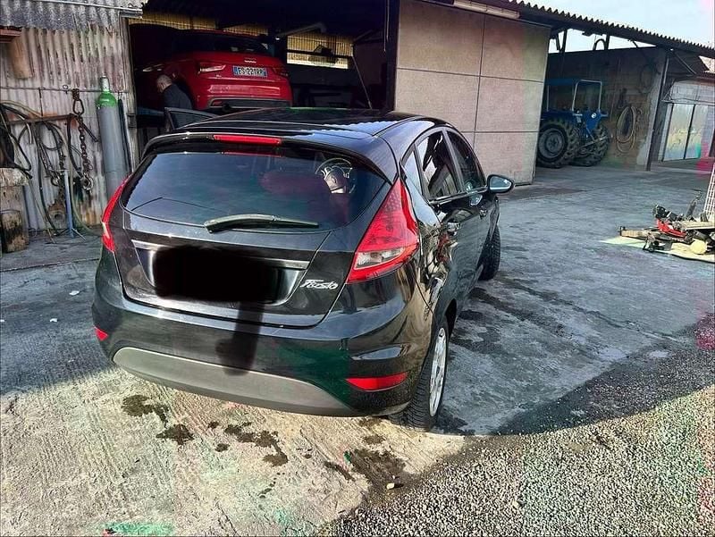 Usata Ford Fiesta Titanium 71 CV (52 kW) 2012 Nero Berlina
