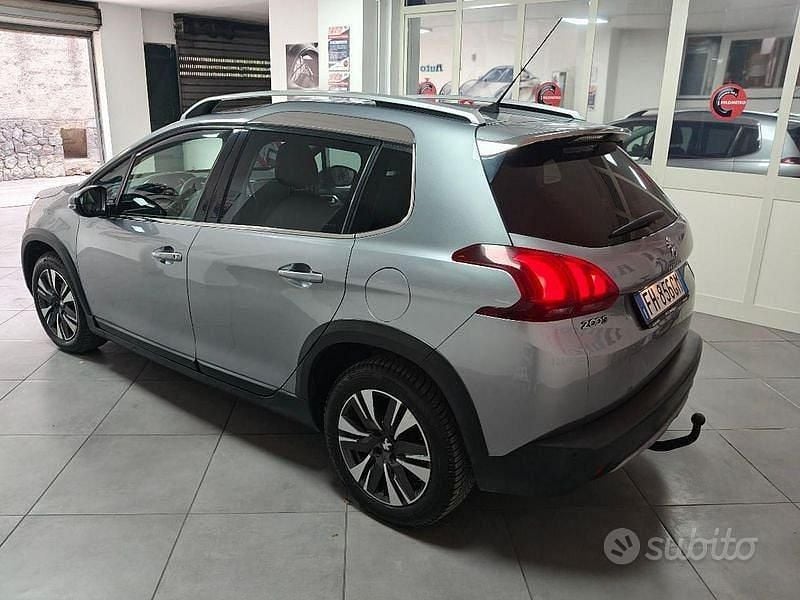 Usata Peugeot 2008 Allure 82 CV (60 kW) 2017 Grigio SUV