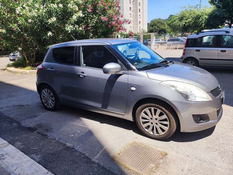 Grigio Usata 2011 Suzuki Swift GL Tre volumi | 4800 € (Buon prezzo) - Immagine 1/4