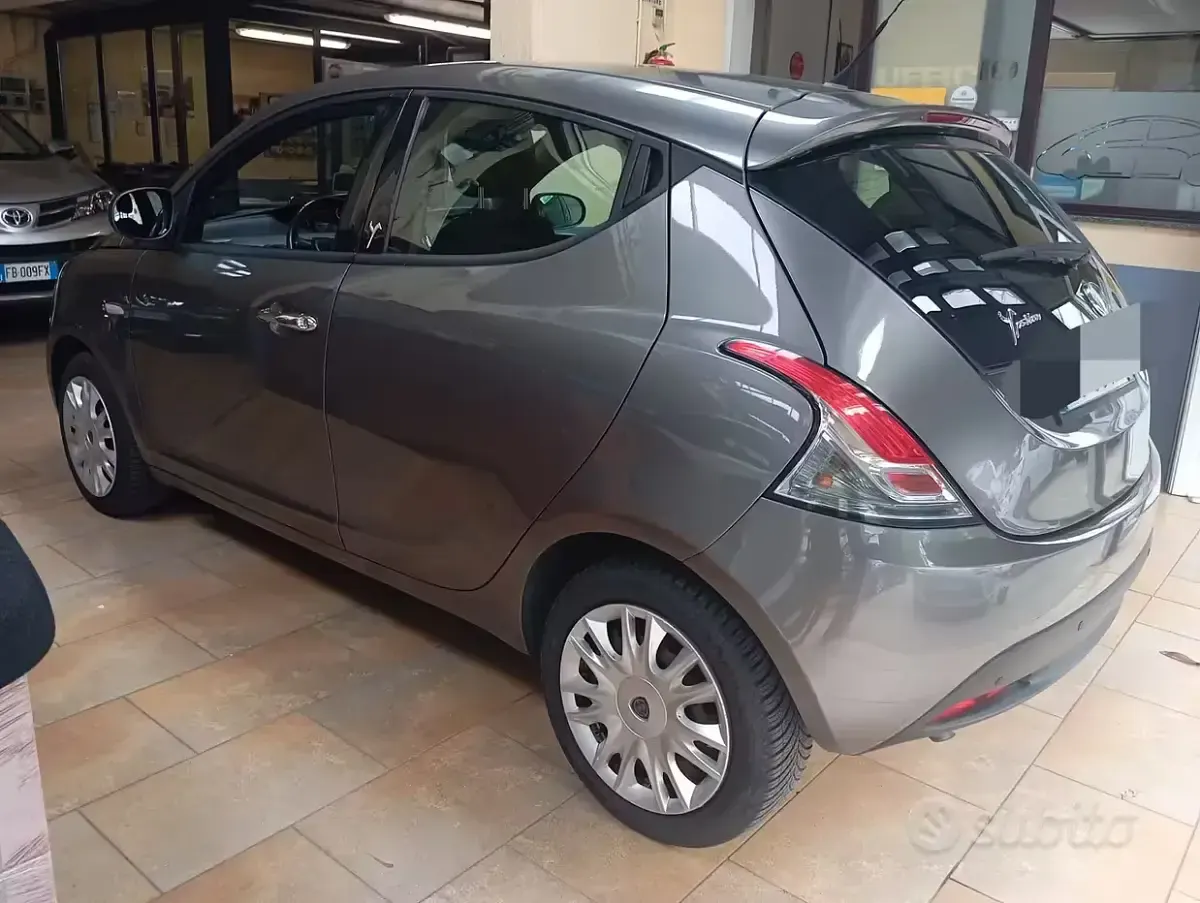 Usata Lancia Ypsilon Platinum 69 CV (50 kW) 2011 Grigio Utilitaria
