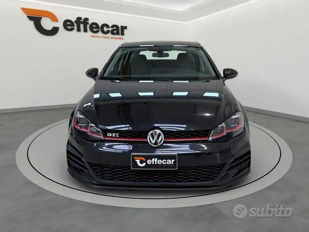 Second-hand VW Golf VII Highline 105 CP (77 kW) 2014 Negru Berlinǎ