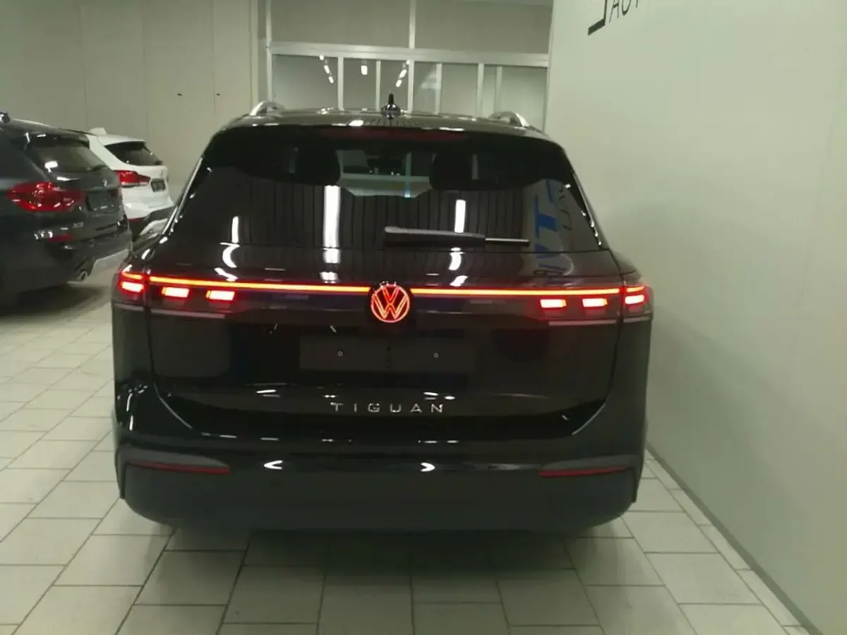 Nuova VW Tiguan Life 150 CV (110 kW) 2026 Nero metallizzato SUV
