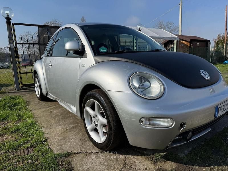 Usata VW New Beetle 116 CV (85 kW) 2000 Argento Utilitaria