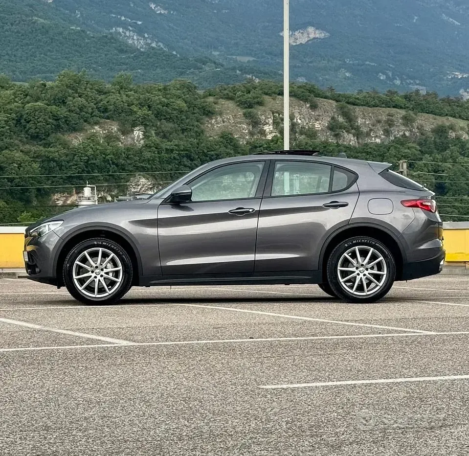 Usata Alfa Romeo Stelvio Executive 210 CV (154 kW) 2017 Nero SUV